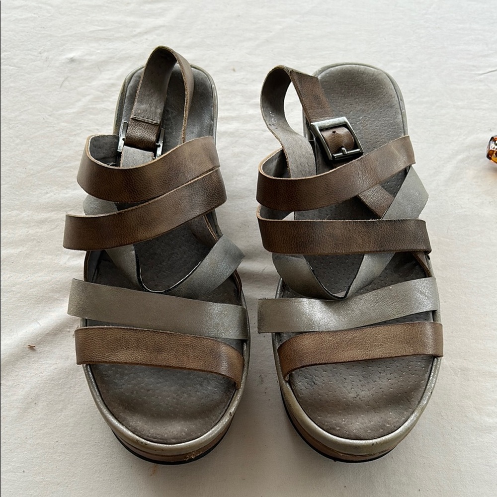 Antelope Brown and Gray Platform Sandals with Strappy Design